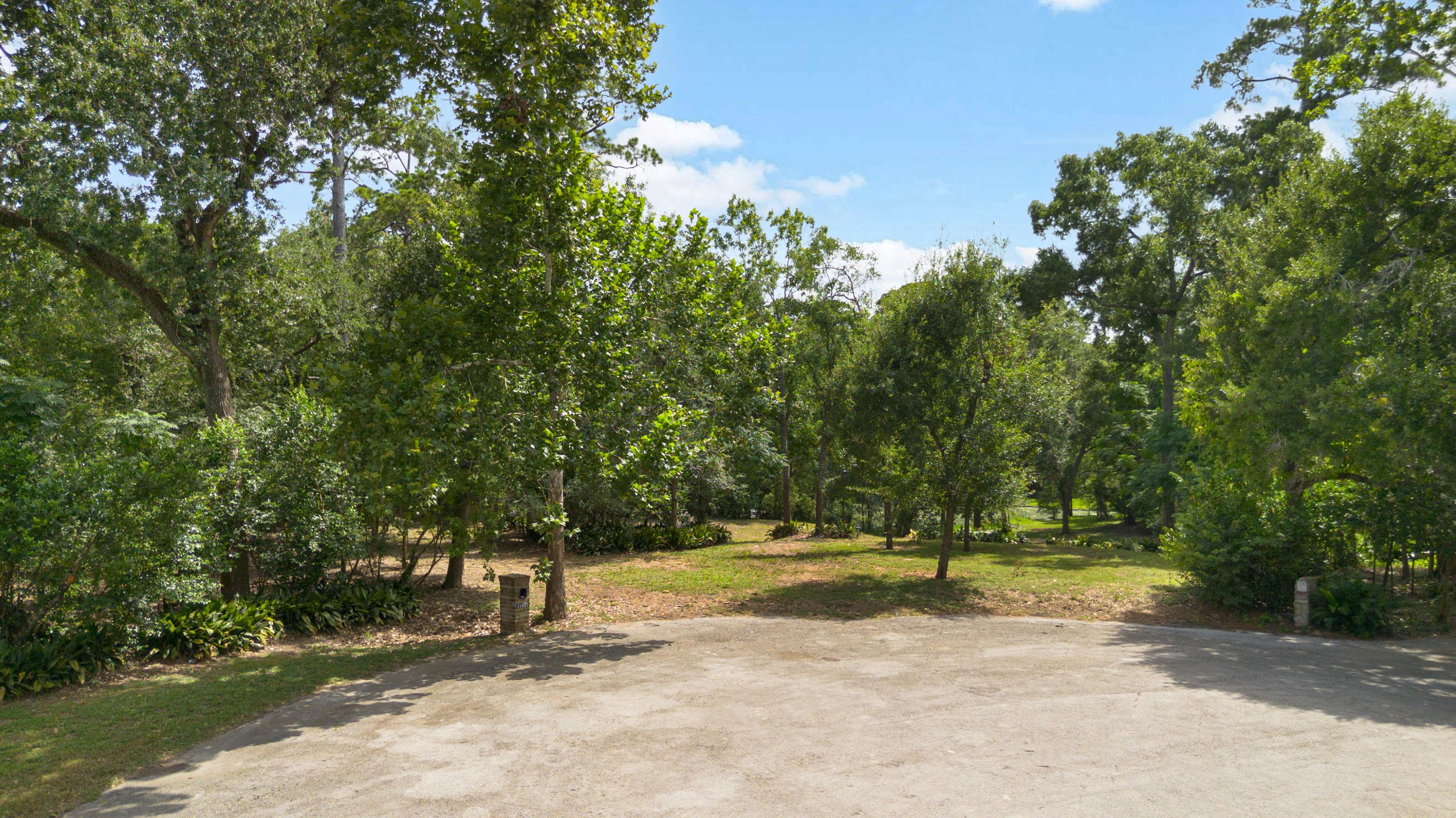 11685 Arrowwood Cir — waterfront estate lot, view 1